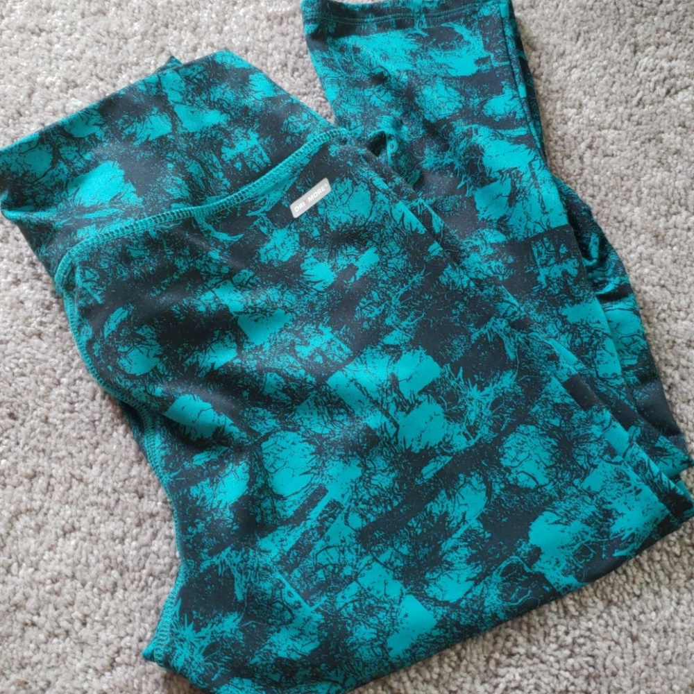 Patterned exercise leggings